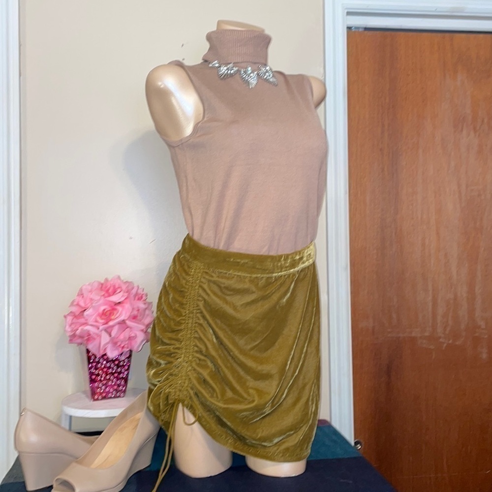 Free people women’s Skirt 12 Mini velvet Viper Olive green rushed tie stretch